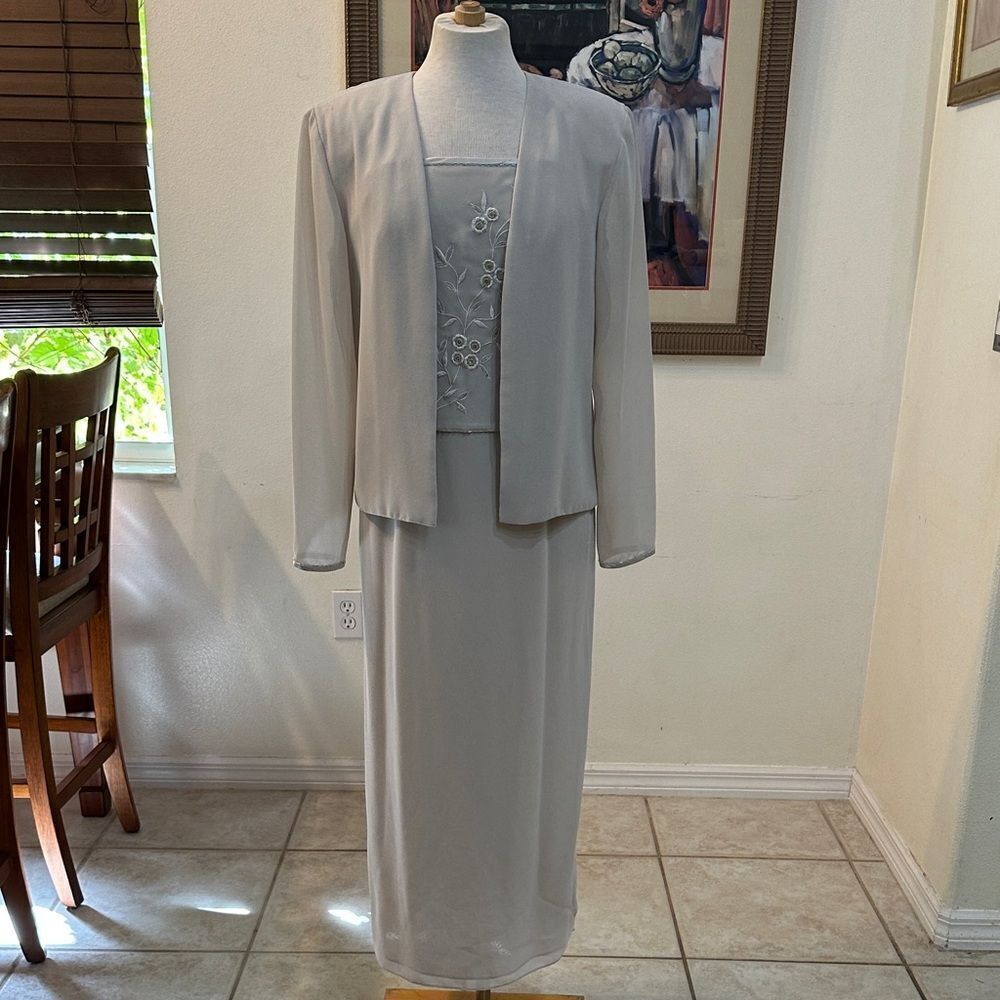 R & M Richards Elegant Light Gray/Silver Two-Piece Formal Dress/Jacket Size 10